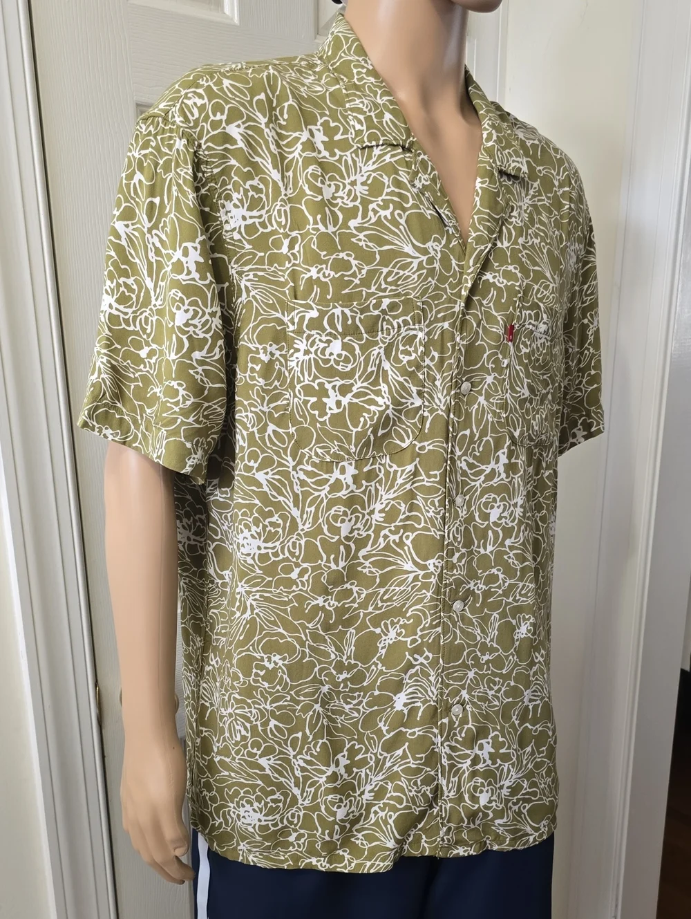 LEVI'S BRAND MENS GREEN FLORAL TROPICAL SHORT SLEEVES FRONT BUTTON SHIRT LARGE